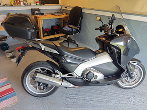 HONDA INTEGRA NC700D (8 foto / 9)