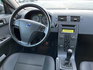 Volvo S40 2.0D 100 KW (13 foto / 13)