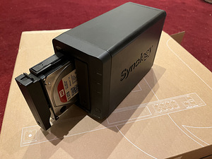 Synology DiskStation DS215+ (NAS) + 4TB HDD (2 foto / 5)