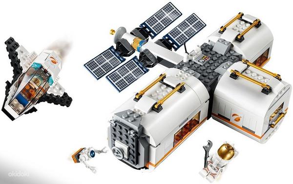 LEGO City Орбитальная станция Луны 60227 (фото #3)