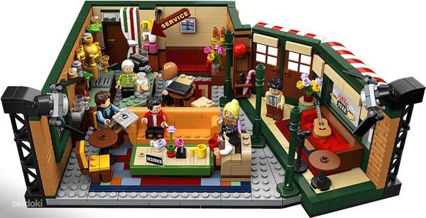 LEGO Ideas Friends Central Perk 21319 (фото #3)