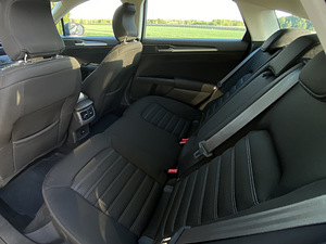 Ford Mondeo 2016 (8 foto / 9)