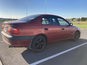 Toyota Avensis 1.6 R4 VVTI 81kW (6 foto / 15)