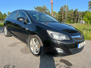 Opel Astra J 1.4 Turbo Bensiin 2011 (2 foto / 15)