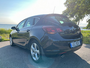 Opel Astra J 1.4 Turbo Bensiin 2011 (3 foto / 15)