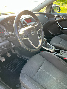 Opel Astra J 1.4 Turbo Bensiin 2011 (9 foto / 15)