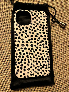 BURGA Iphone 13 tagakaaned (1 foto / 4)