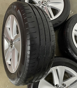 Оригинальные диски Volkswagen R16 (3 фото из 3)