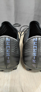 Jalgpalli putsad 42 Adidas Nemeziz Magnetic Storm (3 foto / 6)