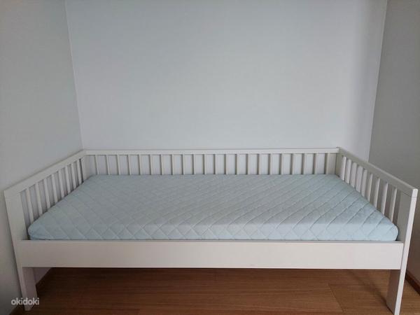 Детская кроватка 70 * 160 + матрас + барьеры безопасности (фото #1)