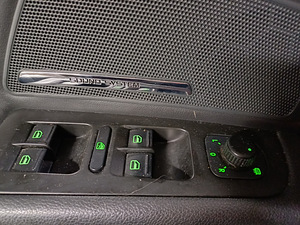 Skoda Superb 2011 (11 фото из 14)