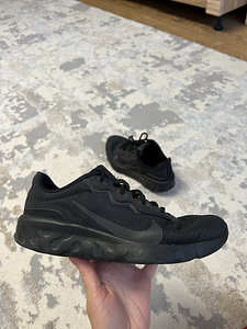 Nike (2 foto / 3)