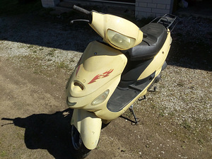 Hiina motoroller varuosadeks (3 foto / 4)