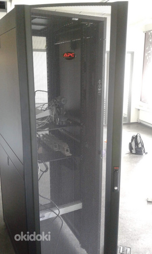 Серверный шкаф aPC NetShelter SX 42U, размеры 600 x 1070 мм, ширина (фото #2)
