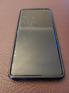 Samsung Galaxy S10 128GB Black purustatud (4 foto / 5)
