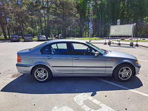 BMW 318i 2003 (6 фото из 8)