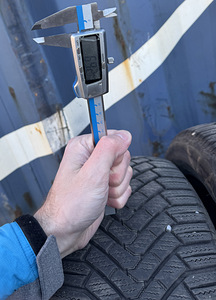 Goodyear Ultragrip Ice 3 205/55/R16 94T (2 foto / 8)