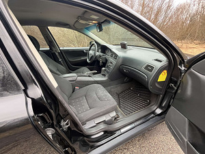 Volvo S60 diisel automaat (11 foto / 13)