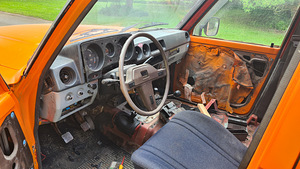 Toyota Landcruiser HJ60 (7 foto / 10)