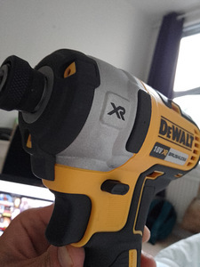 Акушка DeWalt DCF887 (2 фото из 2)