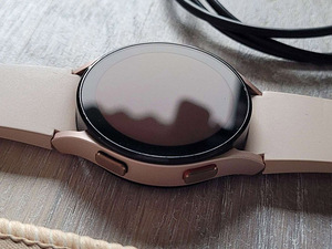 Samsung Galaxy Watch4 LTE (40 mm) (1 foto / 3)
