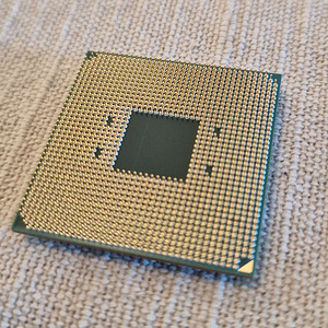 Ryzen 7 3700x 8-Core, 16-Thread Unlocked (2 foto / 2)
