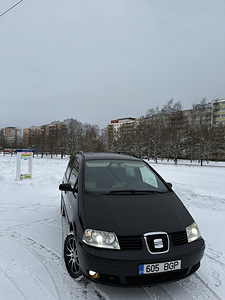 SEAT Alhambra (1 фото из 7)
