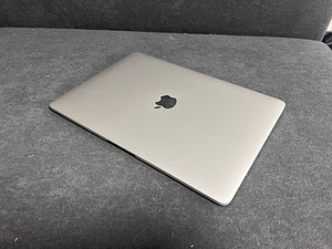 MacBook Air M1 2020 256GB/8GB (1 foto / 9)