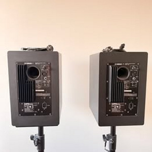 Продается комплект Yamaha HS8 Stand Bundle (3 фото из 4)