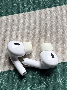 Airpods Pro 2 vasak ja parem klapp (1 foto / 2)
