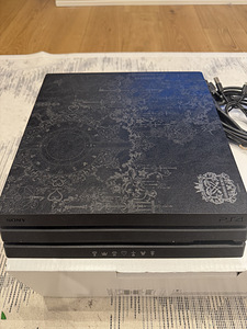 PS4 pro, ограниченная серия (2 фото из 3)