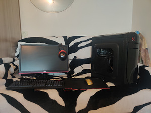 Gaming computer + monitor + headphones + mouse + keyboard (1 foto / 6)