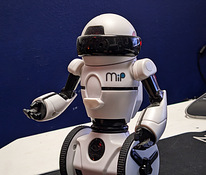 Игровой робот WOW Wee MIP - управляется с помощью телефона