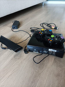 Консоль xbox 360 2 контроллер Kinect - потерян кабель адапте (4 фото из 5)