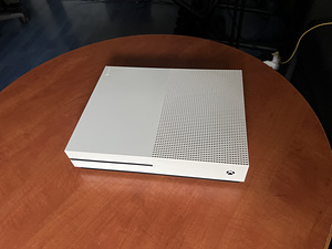 Xbox one s (2 foto / 4)