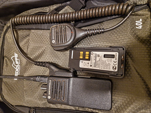 Радиопередатчик DP4400e + дополнительный микрофон (3 фото из 3)
