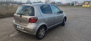 Toyota Yaris (3 foto / 5)