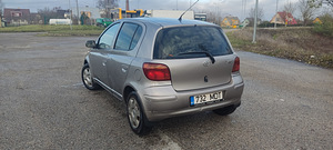 Toyota Yaris (4 foto / 5)