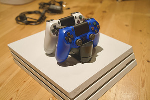 PS4 Pro, 2 x DualShock 4, 1TB Samsung SSD (3 foto / 3)