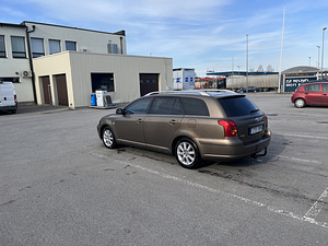 Toyota Avensis 2,0D 85kw Manuaal (3 foto / 13)