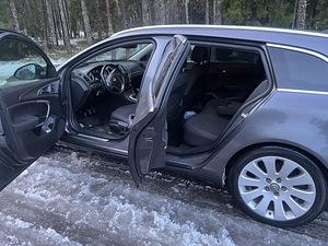 Opel Insignia 2,0D 96Kw Sport Tourer (6 foto / 9)