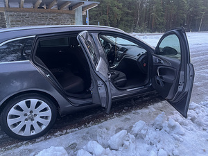 Opel Insignia 2,0D 96Kw Sport Tourer (8 foto / 9)