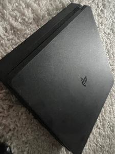 Playstation 4 slim 500GB + 2 Joystick + Mängud (4 foto / 4)