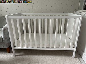 Детская кроватка + матрас (ikea) (2 фото из 3)