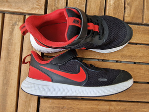 Кроссовки nike (1 фото из 2)
