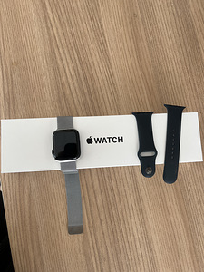Apple Watch SE 44mm Black GPS+Cellular (1 foto / 3)