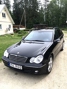 Mercedes-Benz C 320 Avantgarde 3.0 V6 165kW (1 foto / 8)