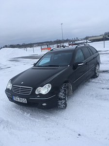 Mercedes-Benz C 320 Avantgarde 3.0 V6 165kW (1 foto / 12)