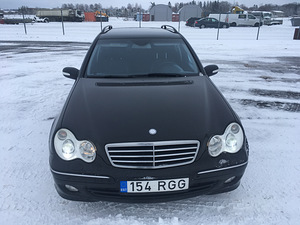 Mercedes-Benz C 320 Avantgarde 3.0 V6 165kW (5 foto / 12)