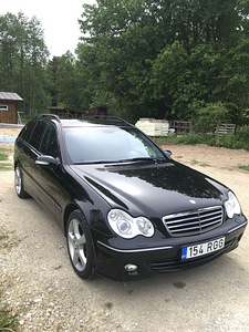 Mercedes-Benz C 320 Avantgarde 3.0 V6 165kW (7 foto / 12)